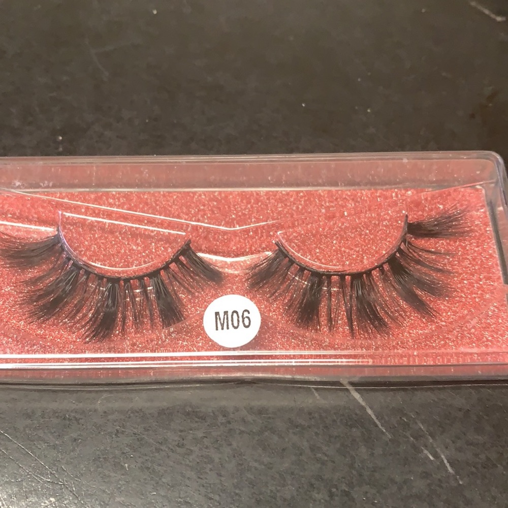 Lashes - Picture 9 of 17